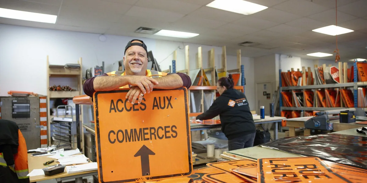Atelier de Signalisation de Ville et panneaux de chantier.